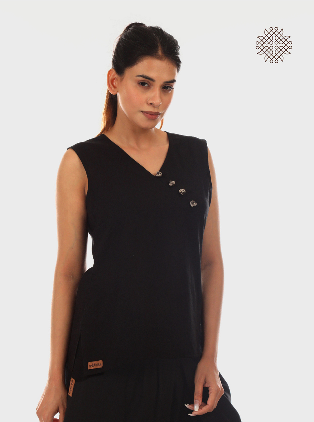 Kamini Kurti - Sleeveless Black Kurti crafted in 100% cotton - Image 2