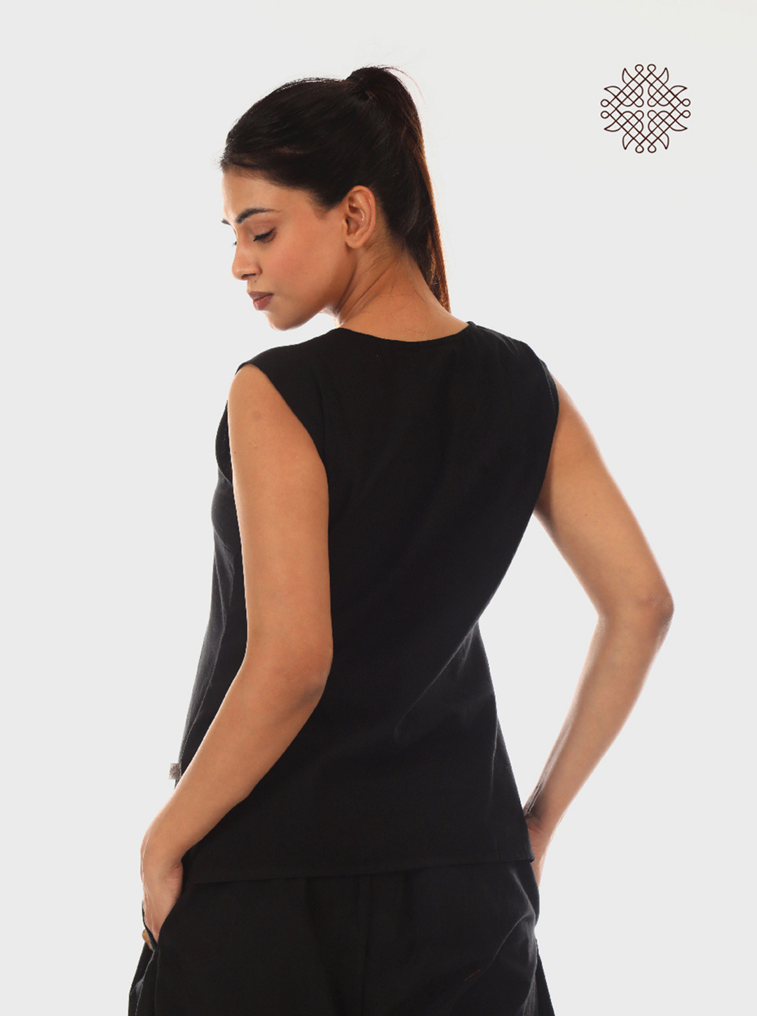 Kamini Kurti - Sleeveless Black Kurti crafted in 100% cotton - Image 5