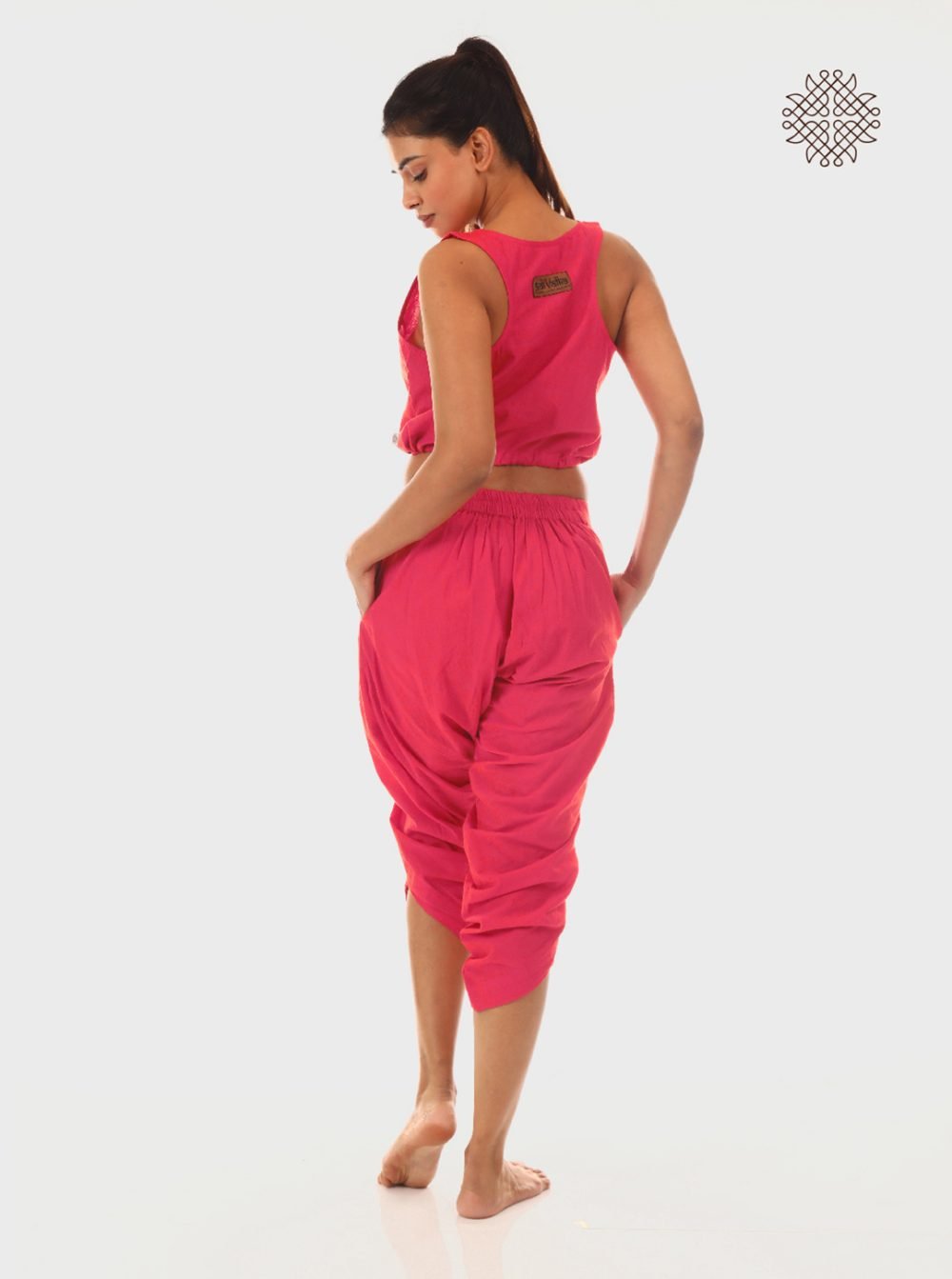 pAtala (coral pink) taruNi, cross-cut calf length dhoti pants with pockets crafted in 100% cotton - Image 4